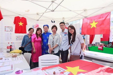 Vietnamese students in Toulouse promote mother tongue to international friends